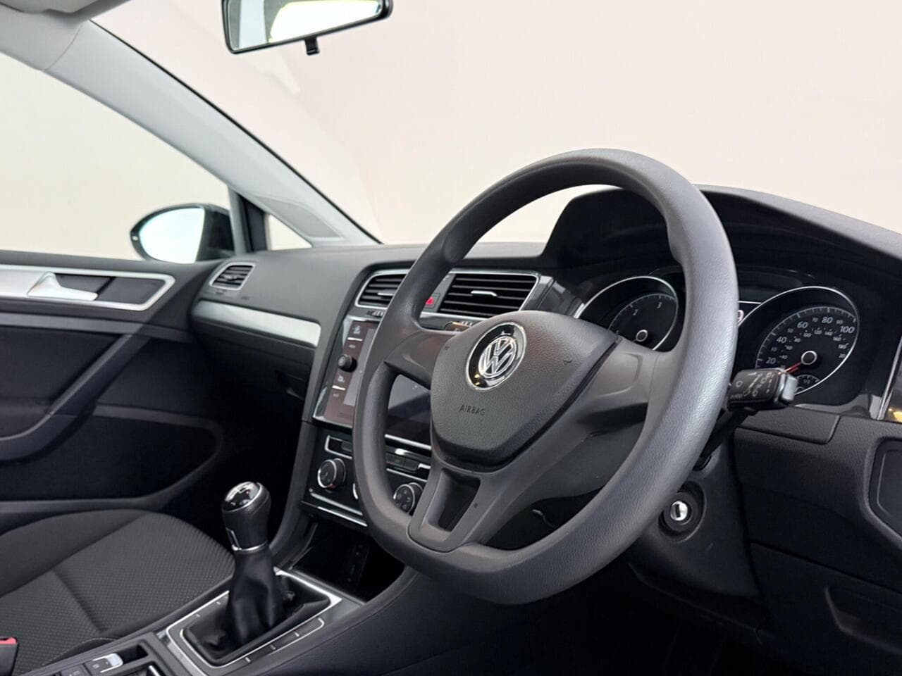 Volkswagen Golf thumbnail Interior Front