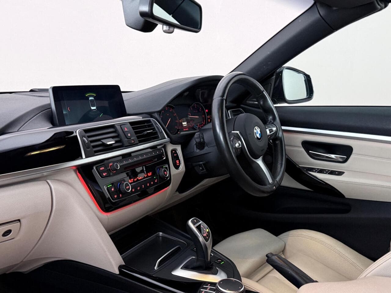BMW 4 Series thumbnail Interior Front