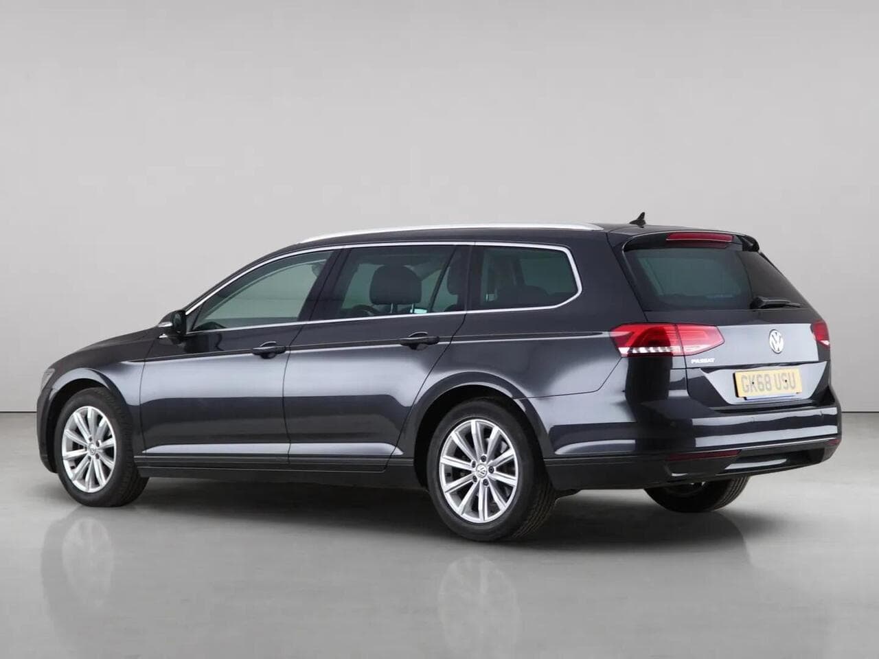 Volkswagen Passat thumbnail Side Left