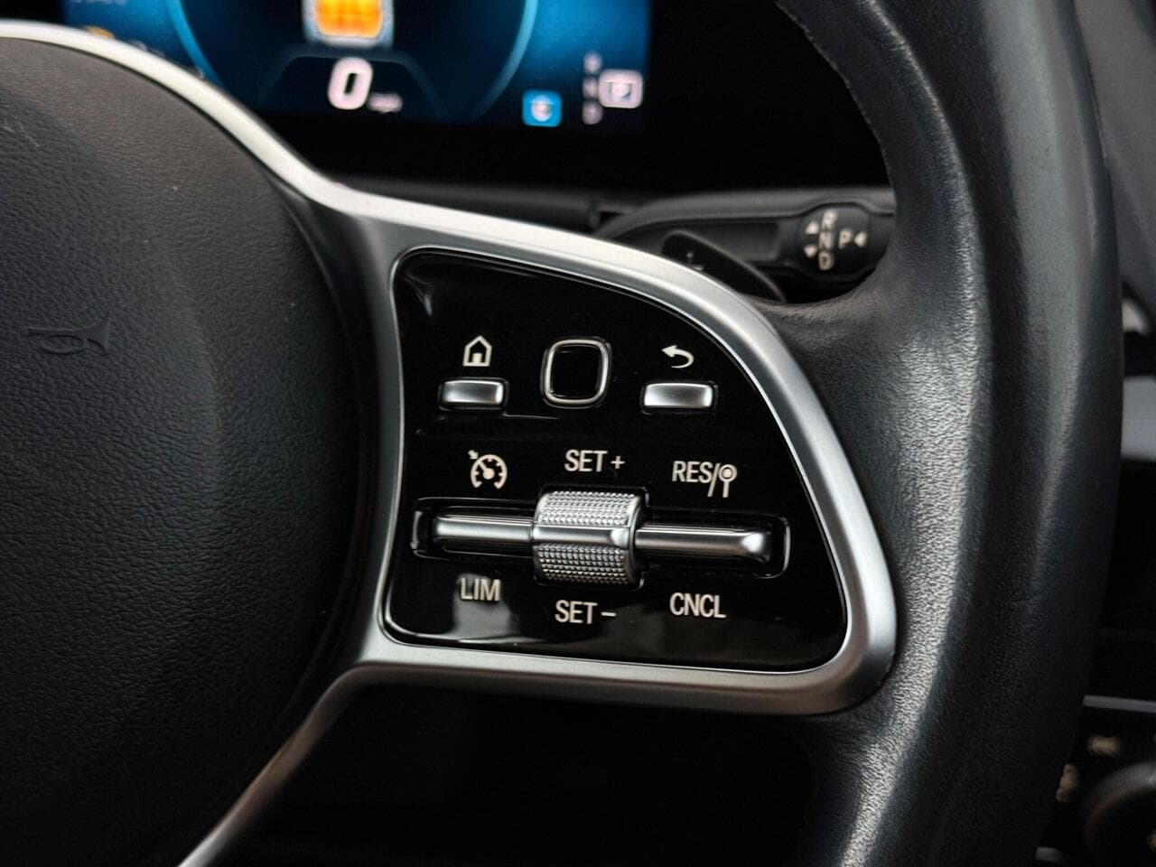 Mercedes-Benz GLA thumbnail Misc Controls