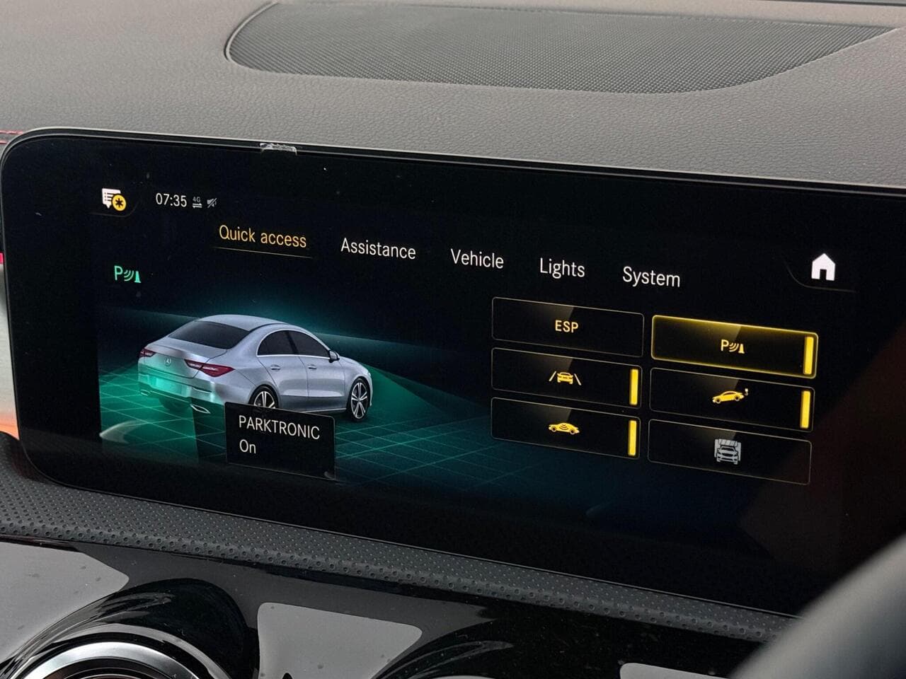 Mercedes-Benz CLA thumbnail Infotainment System