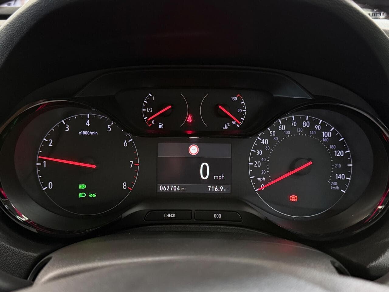 Vauxhall Grandland X thumbnail Driver Instruments