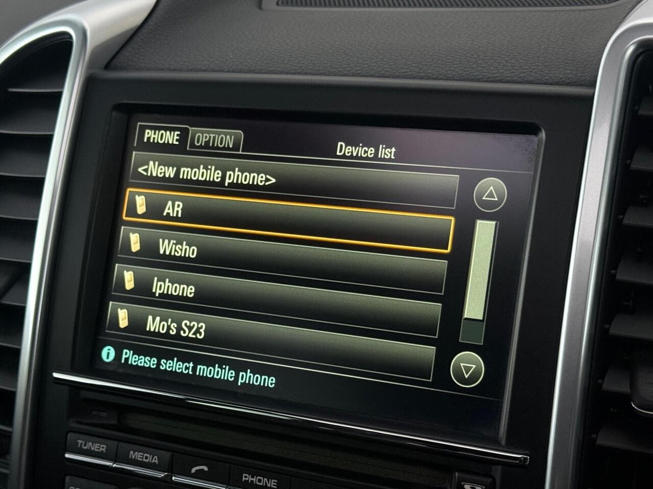 Porsche Cayenne thumbnail Infotainment System