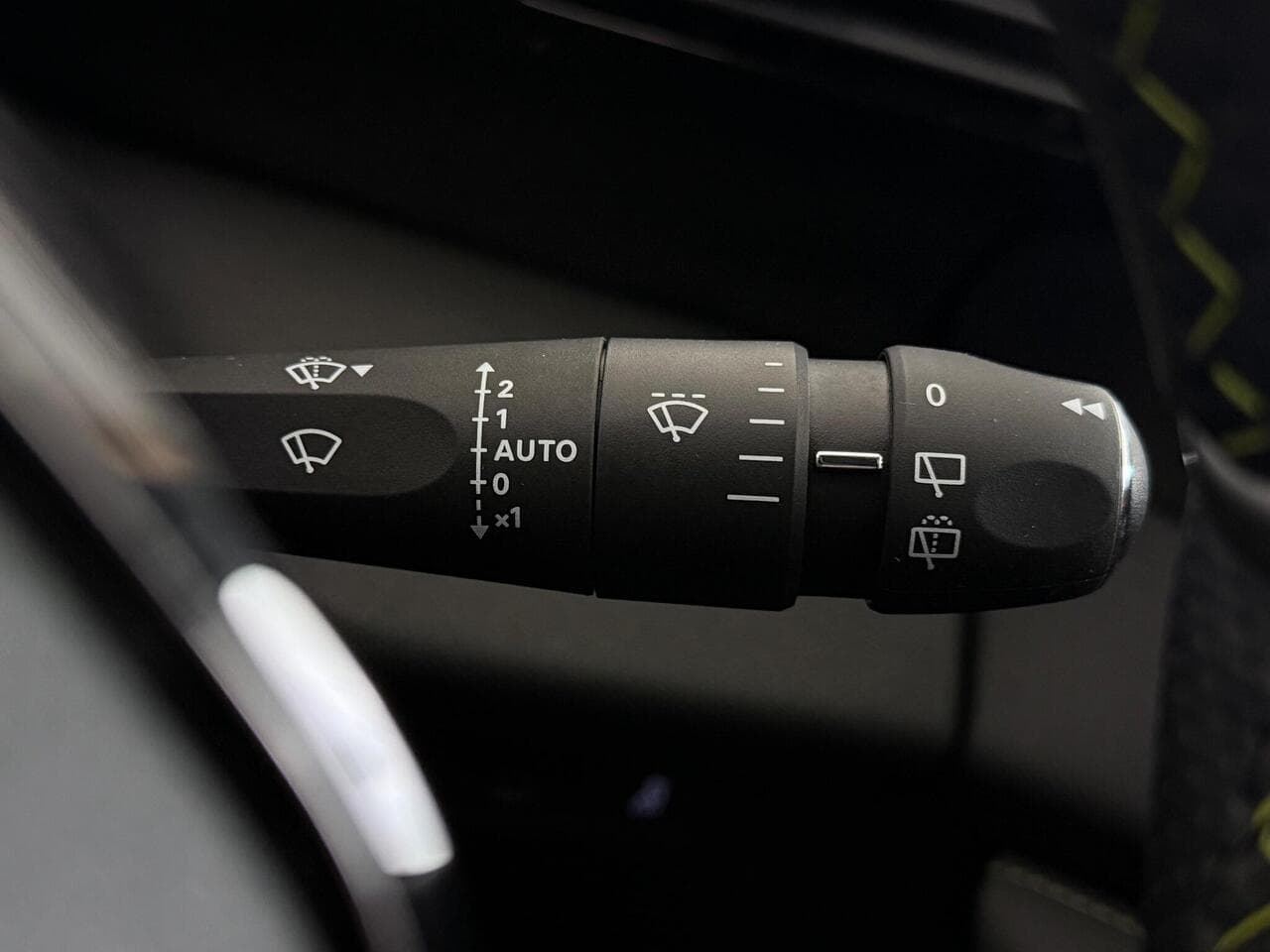 Peugeot 308 thumbnail Misc Controls