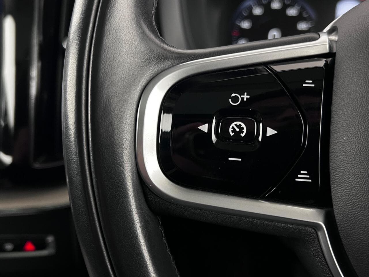 Volvo XC60 thumbnail Misc Controls