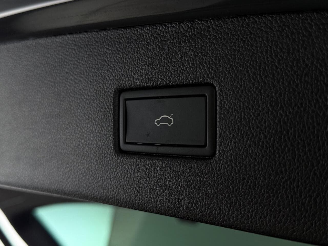 Volkswagen Tiguan thumbnail Misc Controls