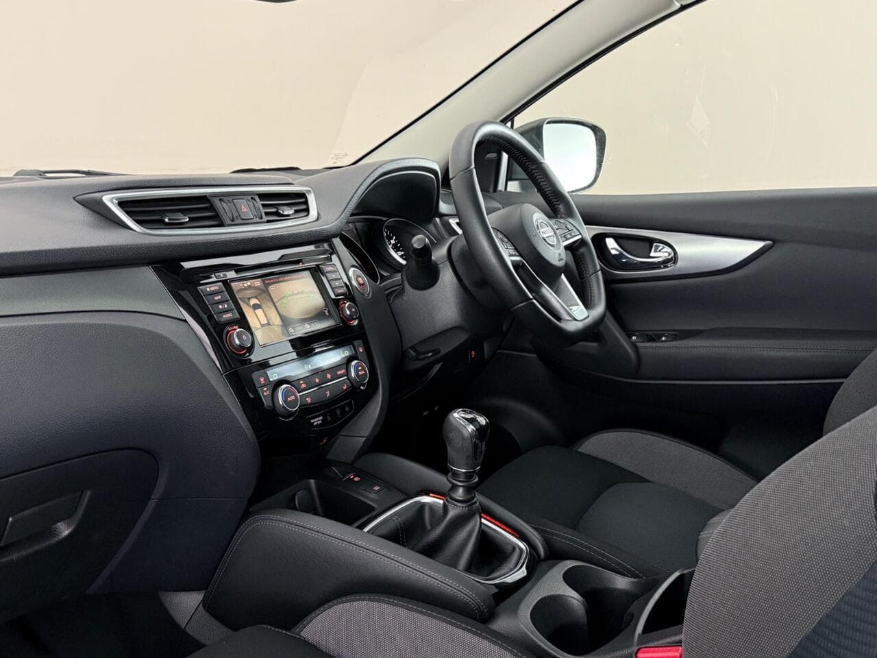Nissan Qashqai thumbnail Interior Front
