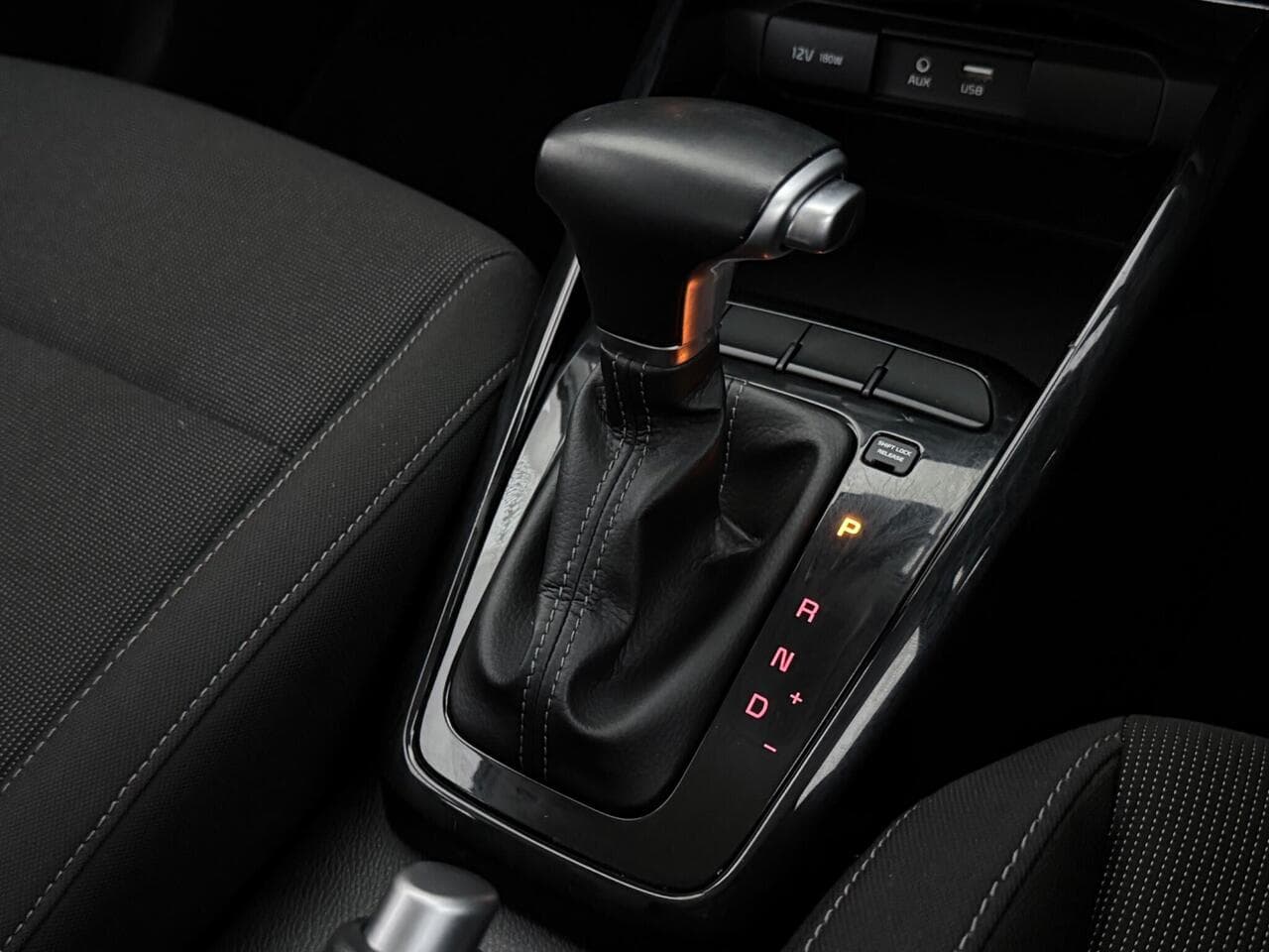 Kia Rio thumbnail Interior Front