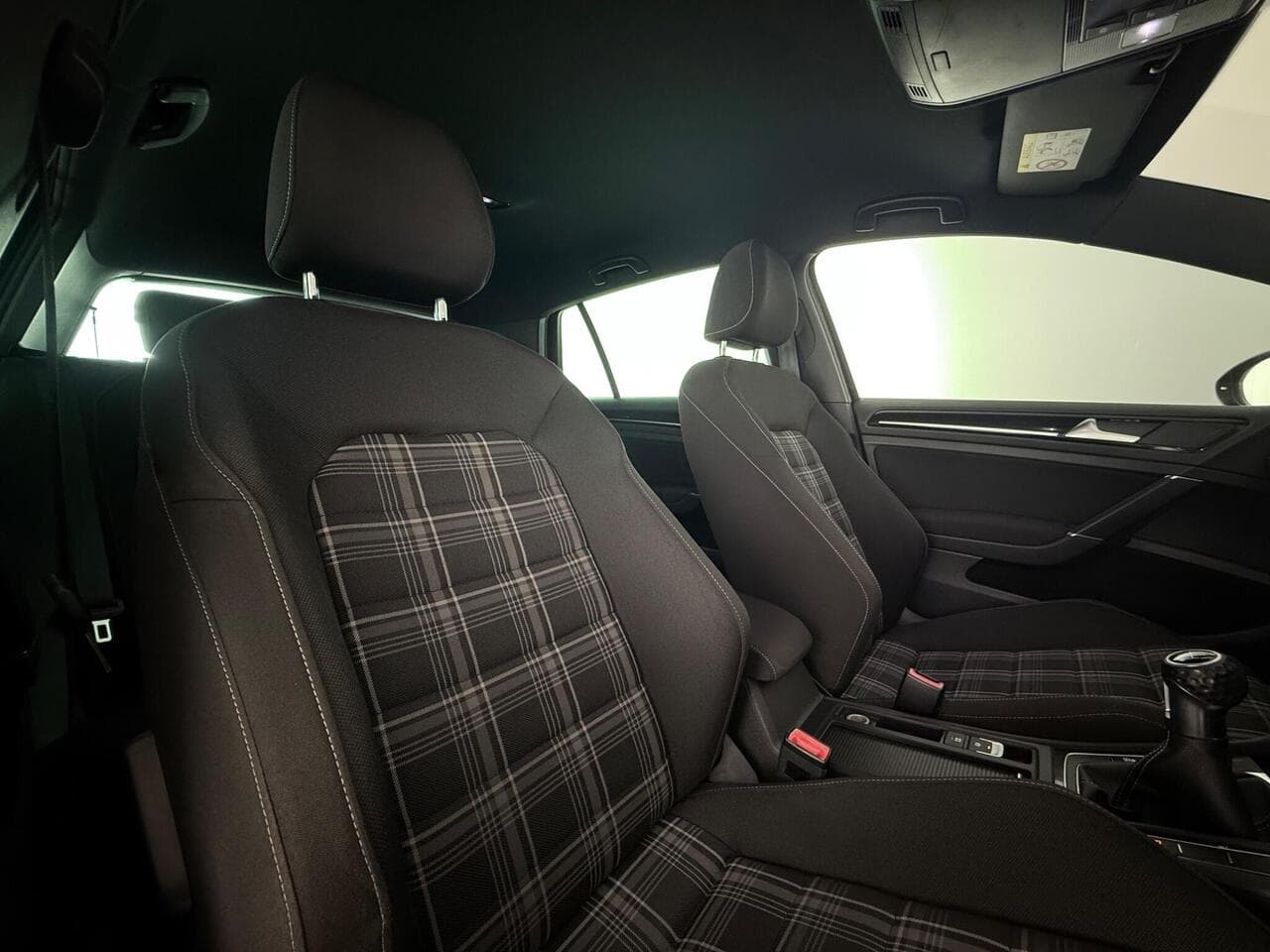 Volkswagen Golf thumbnail Seat Driver