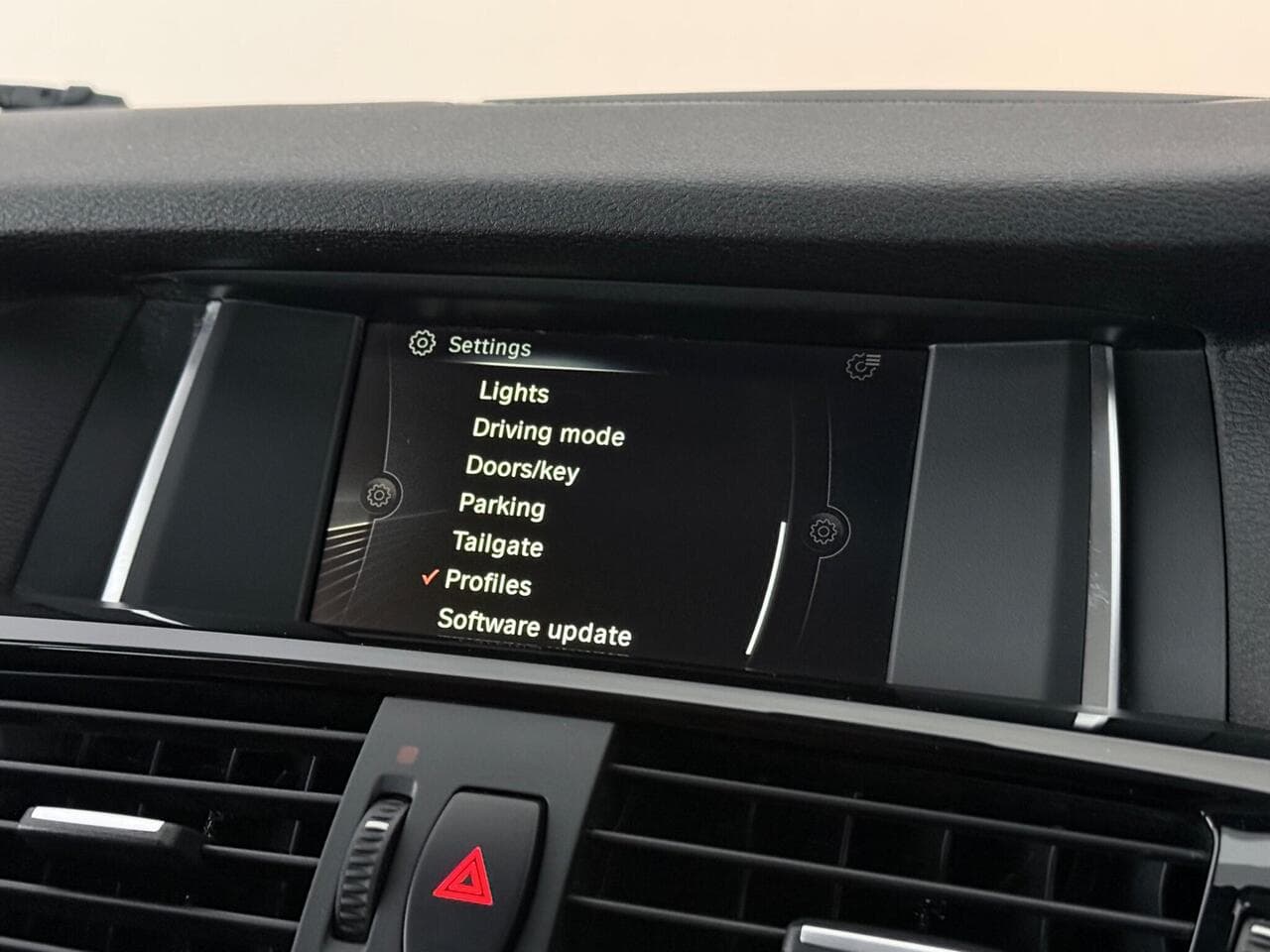 BMW X3 thumbnail Infotainment System