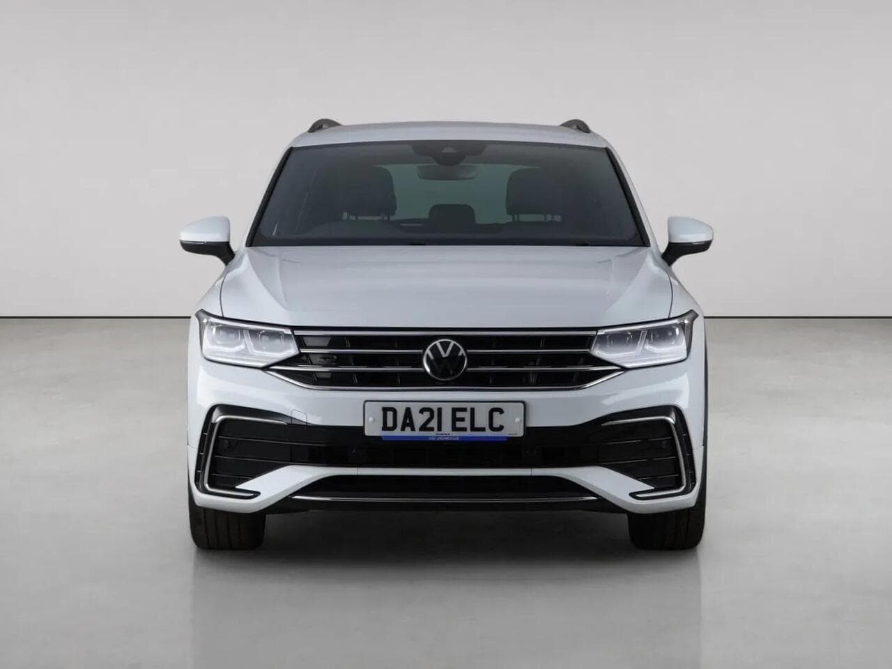 Volkswagen Tiguan thumbnail Front