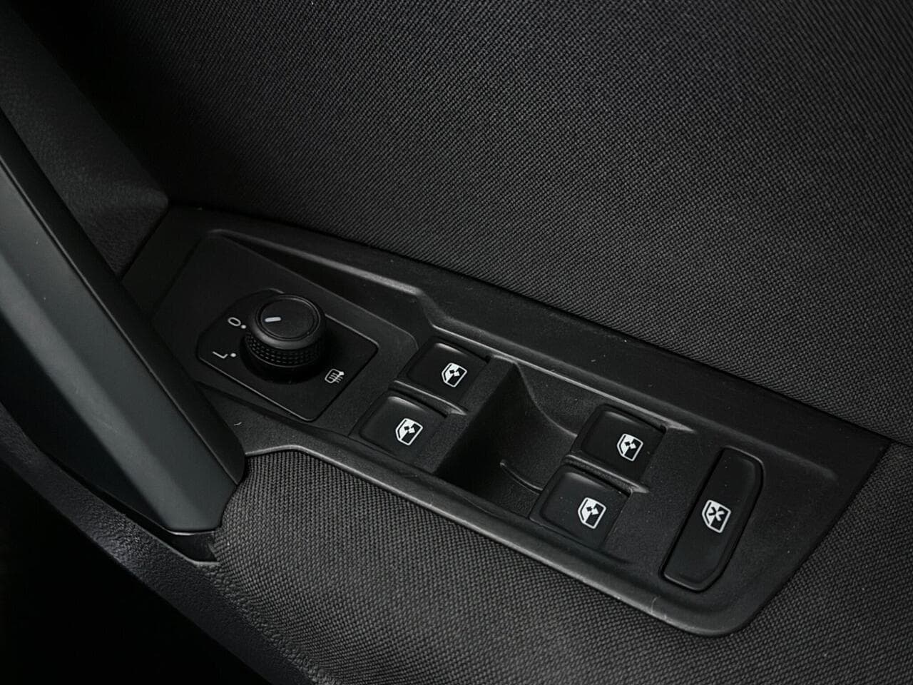Volkswagen Tiguan thumbnail Misc Controls