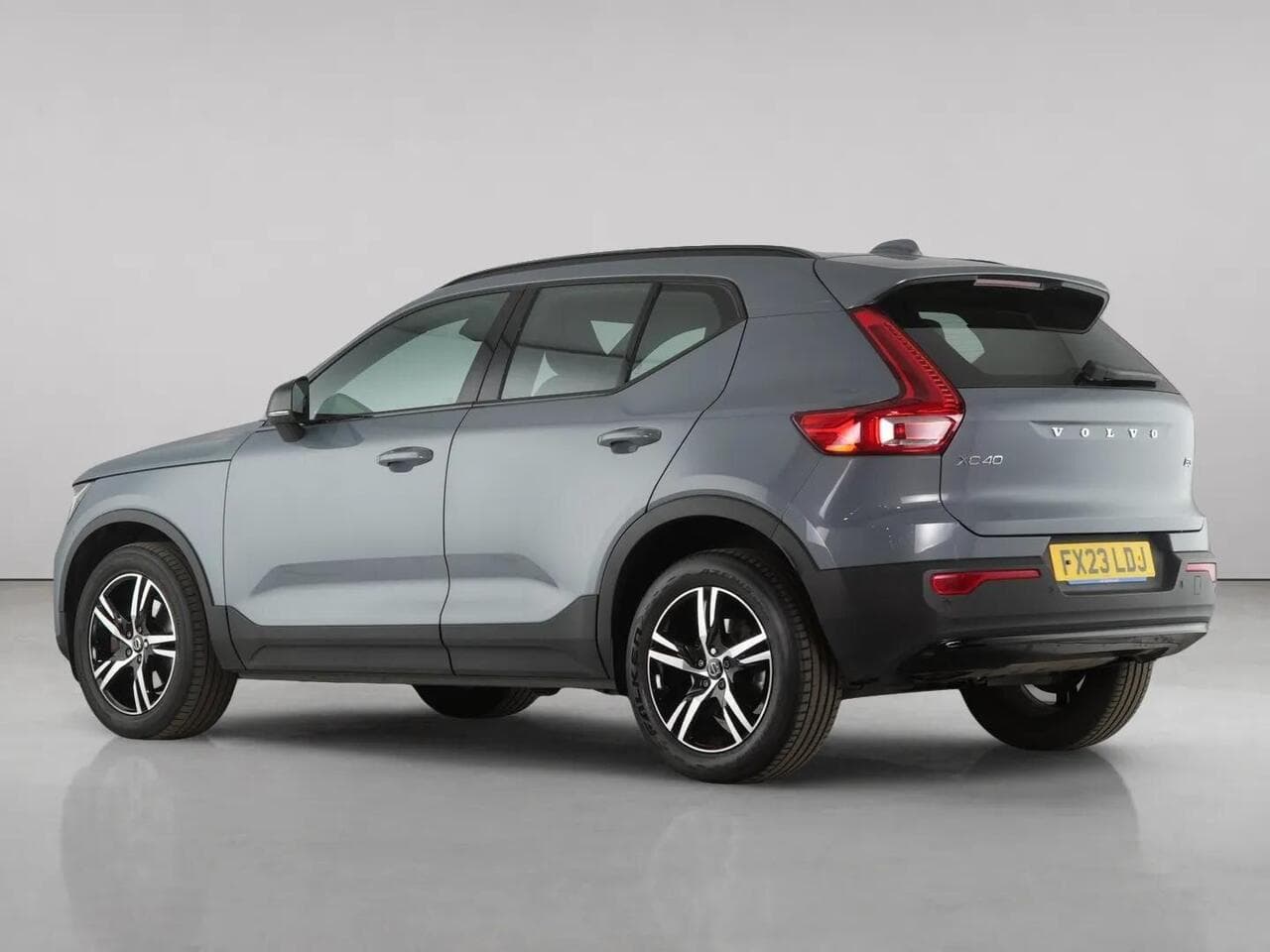 Volvo XC40 thumbnail Rear Left
