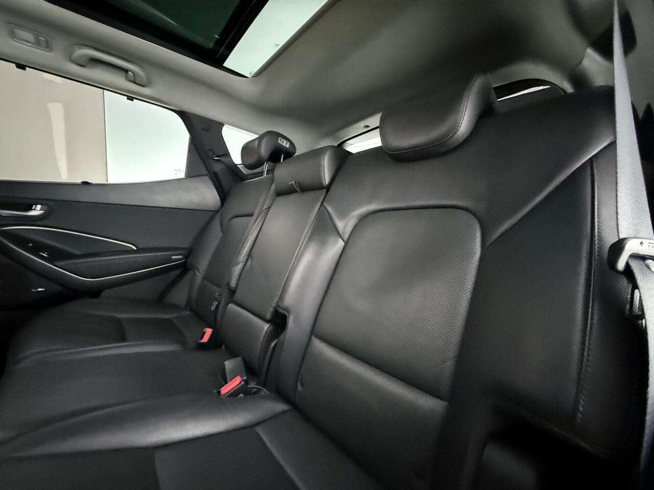Hyundai Santa Fe thumbnail Seats Rear