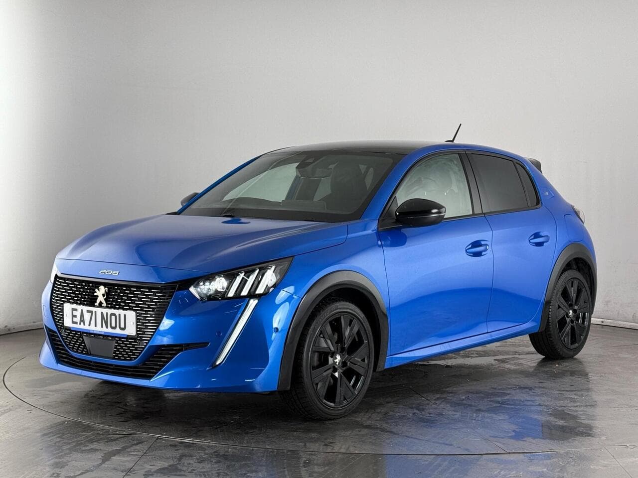 Peugeot 208 thumbnail Front Left