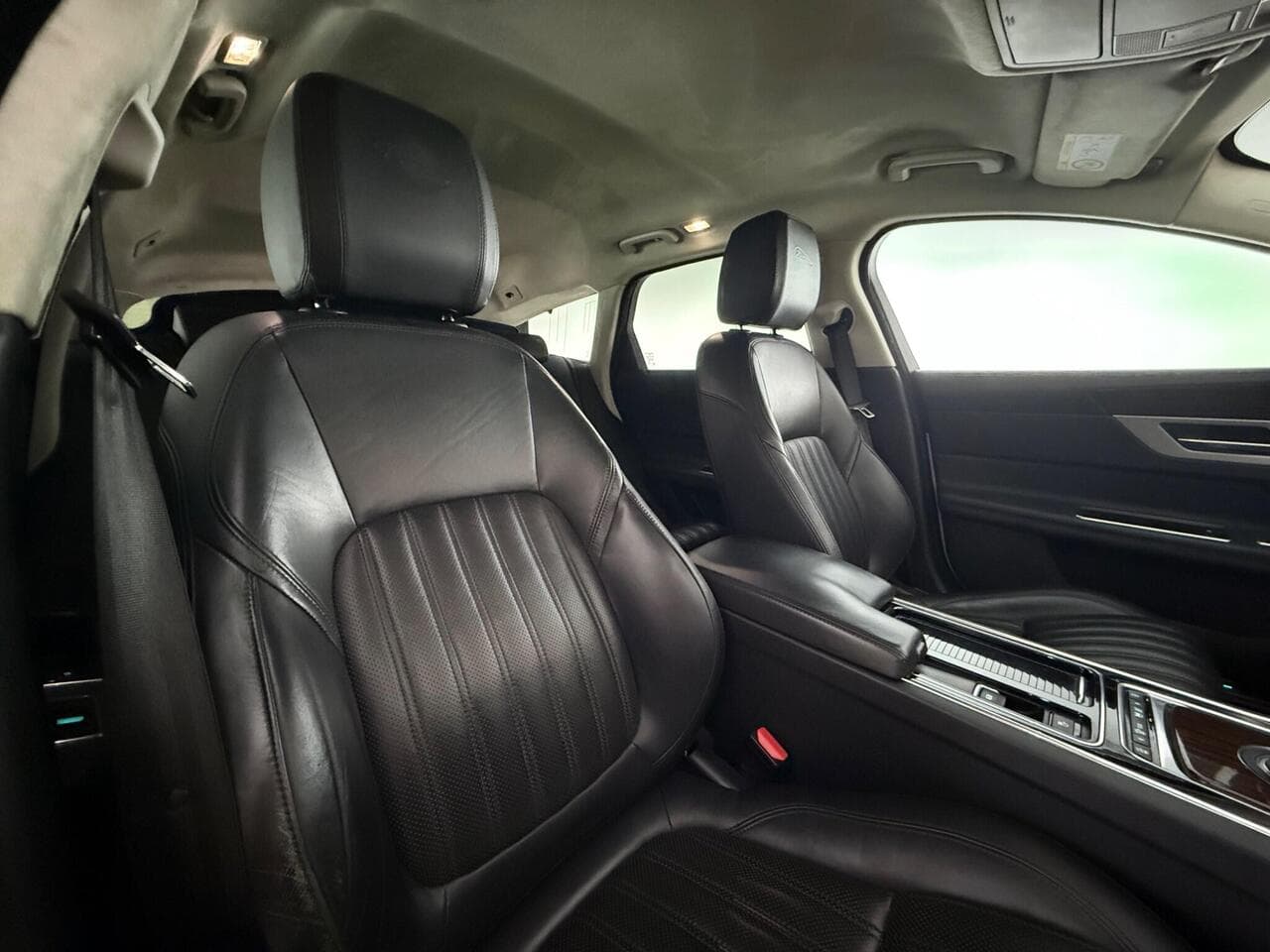 Jaguar XF thumbnail Seat Driver