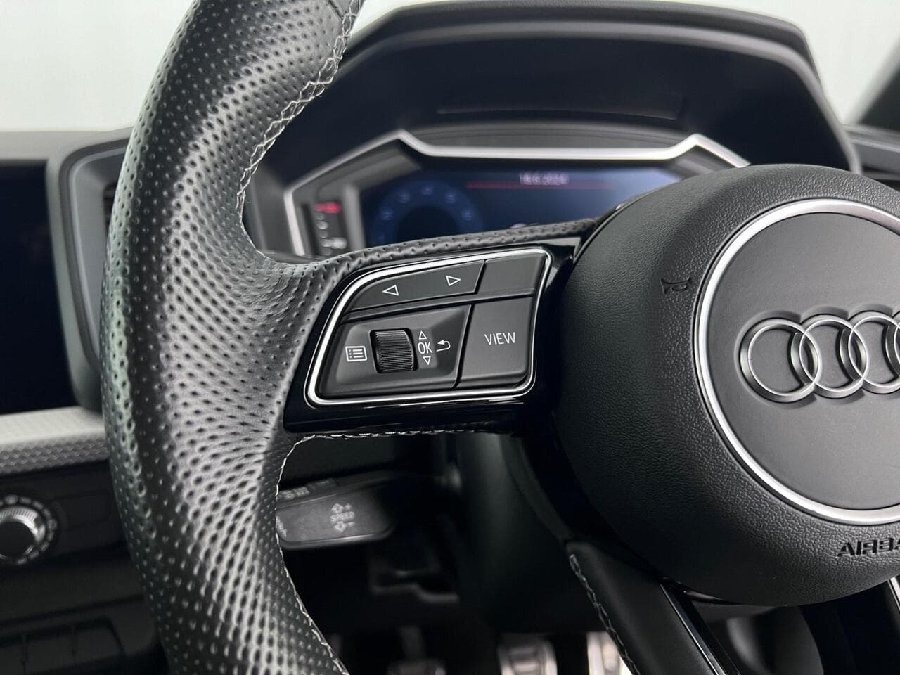 Audi A1 thumbnail Misc Controls