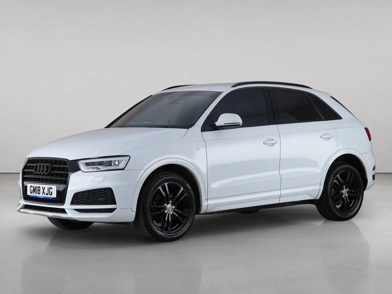 Audi Q3 thumbnail Front Left