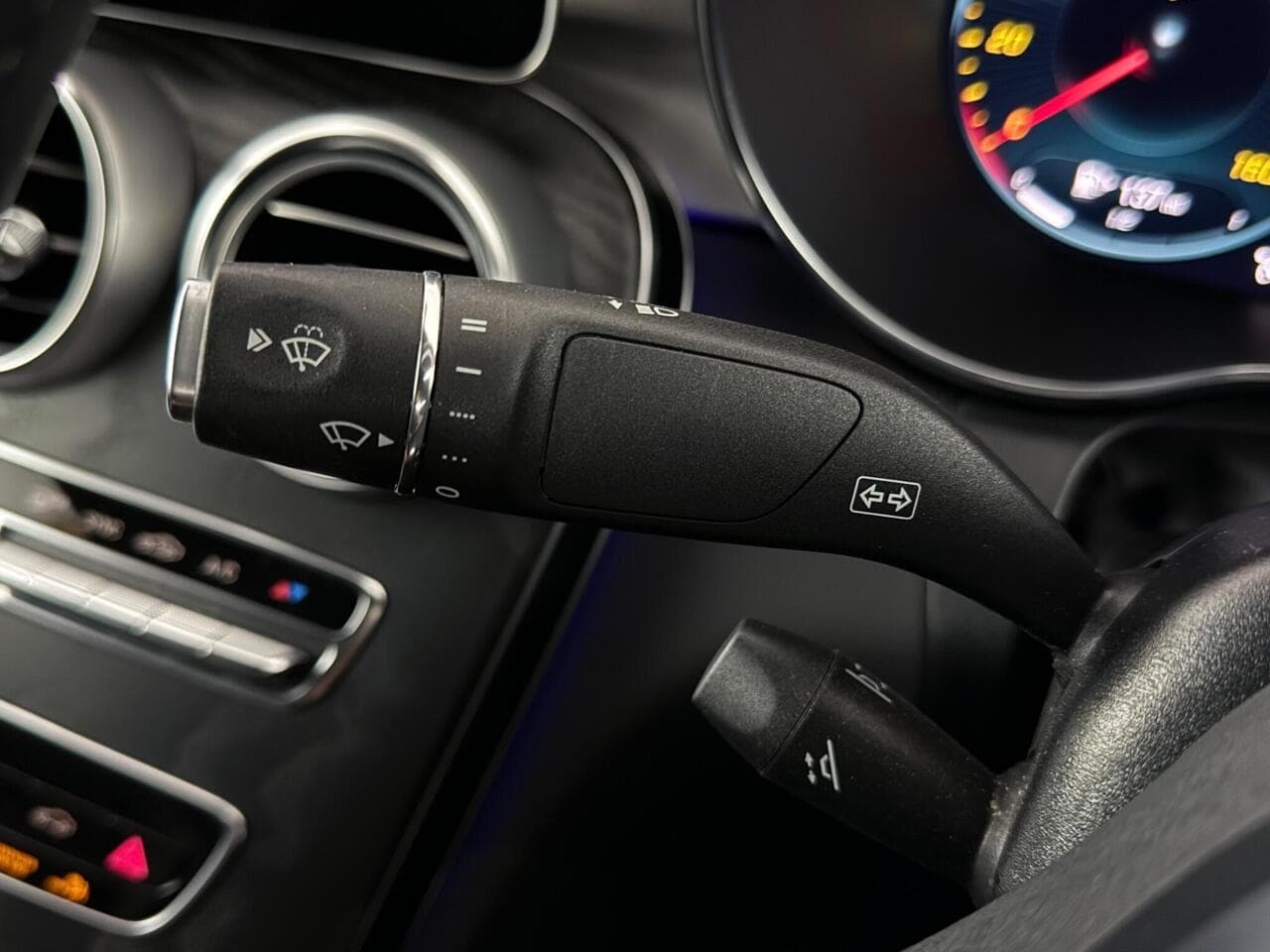 Mercedes-Benz C Class thumbnail Misc Controls