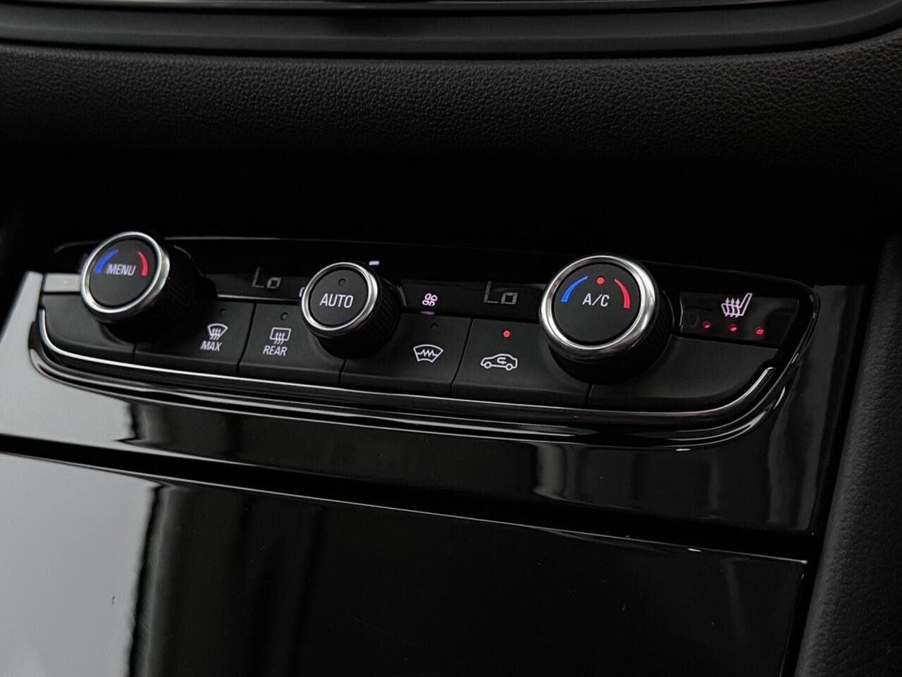 Vauxhall Grandland thumbnail Misc Controls