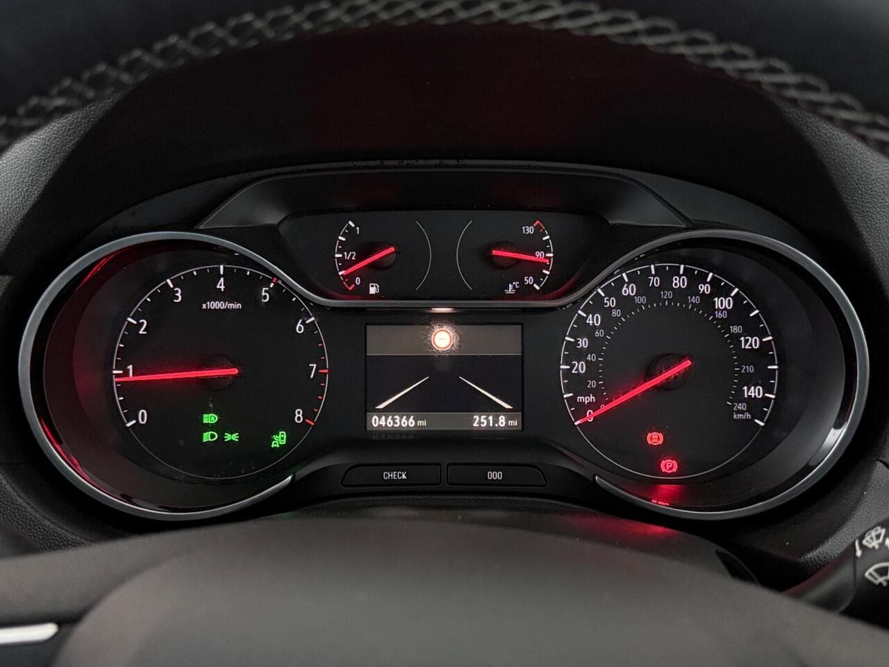 Vauxhall Grandland X thumbnail Driver Instruments