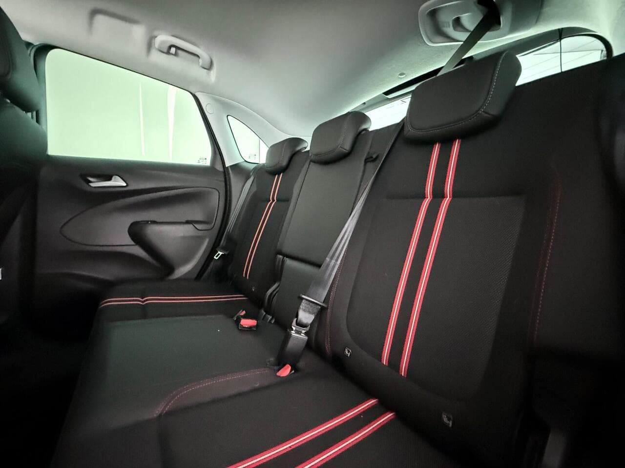 Vauxhall Crossland thumbnail Seats Rear