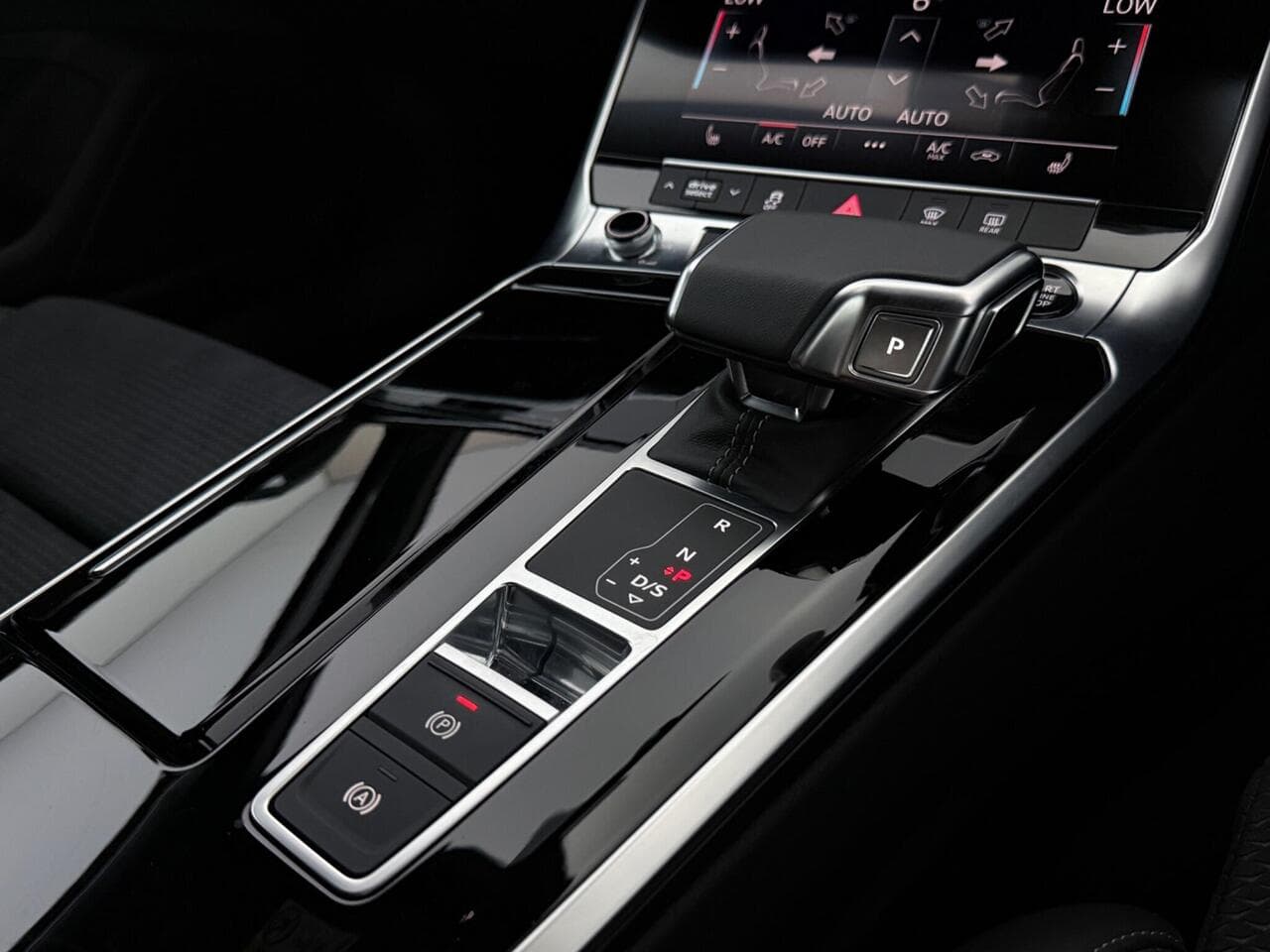 Audi A6 Saloon thumbnail Interior Front
