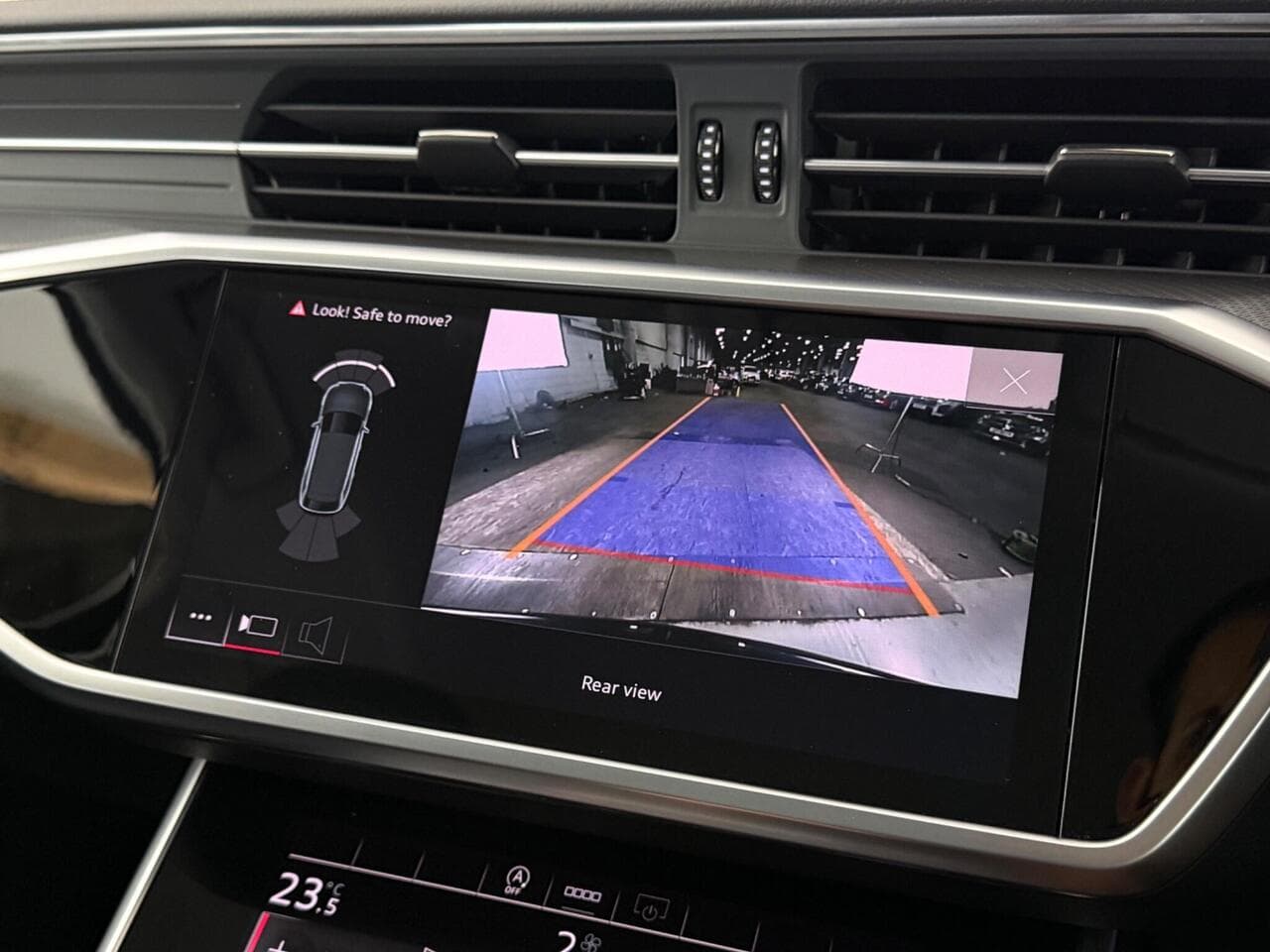 Audi A6 Avant thumbnail Infotainment System