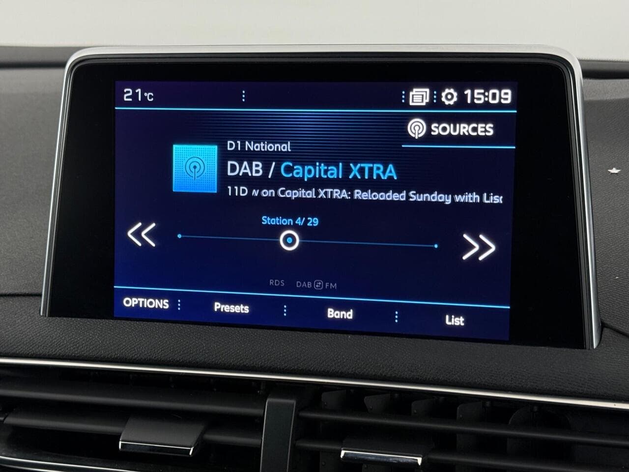 Peugeot 3008 thumbnail Infotainment System