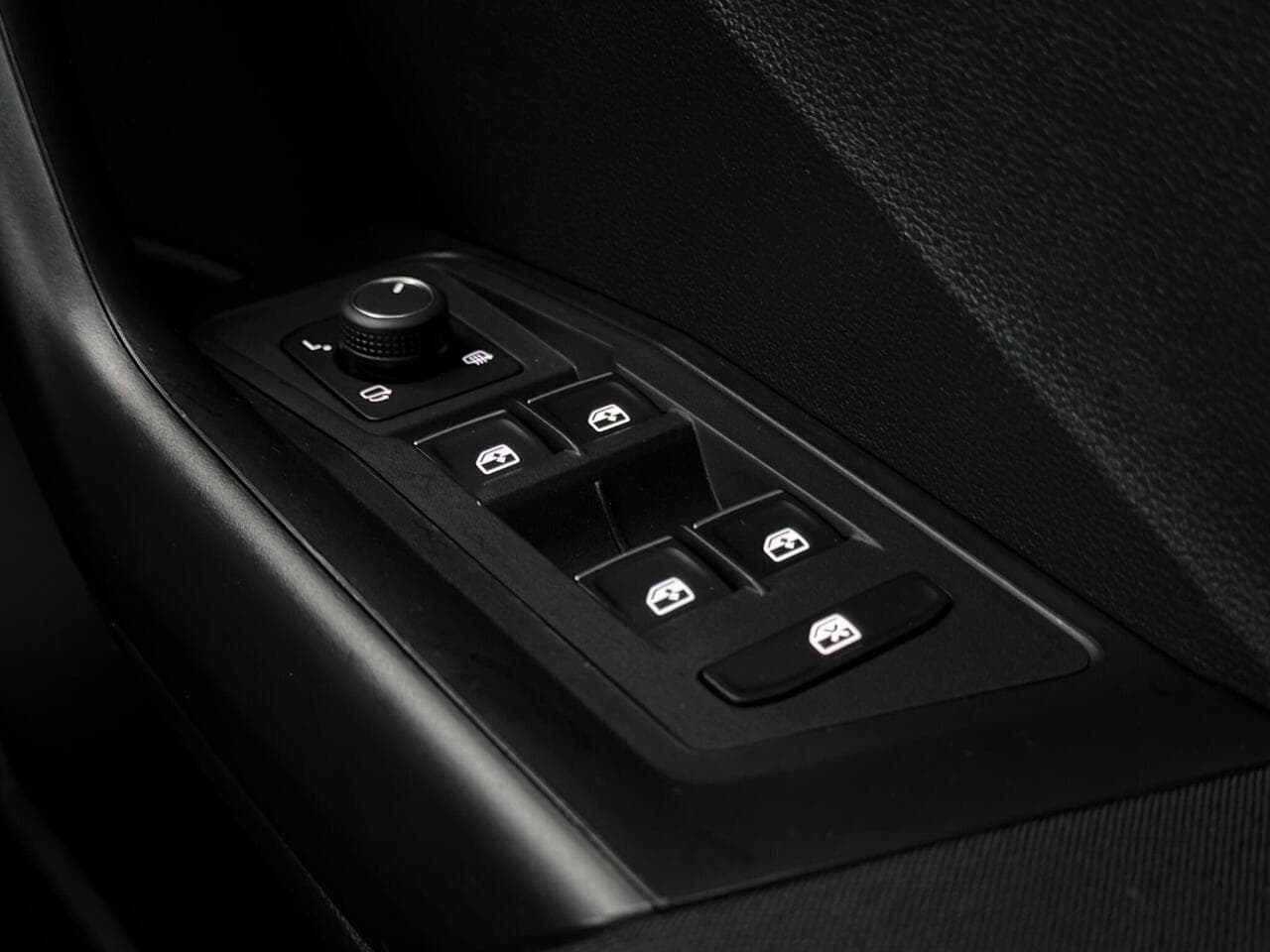 Volkswagen T-Roc thumbnail Misc Controls