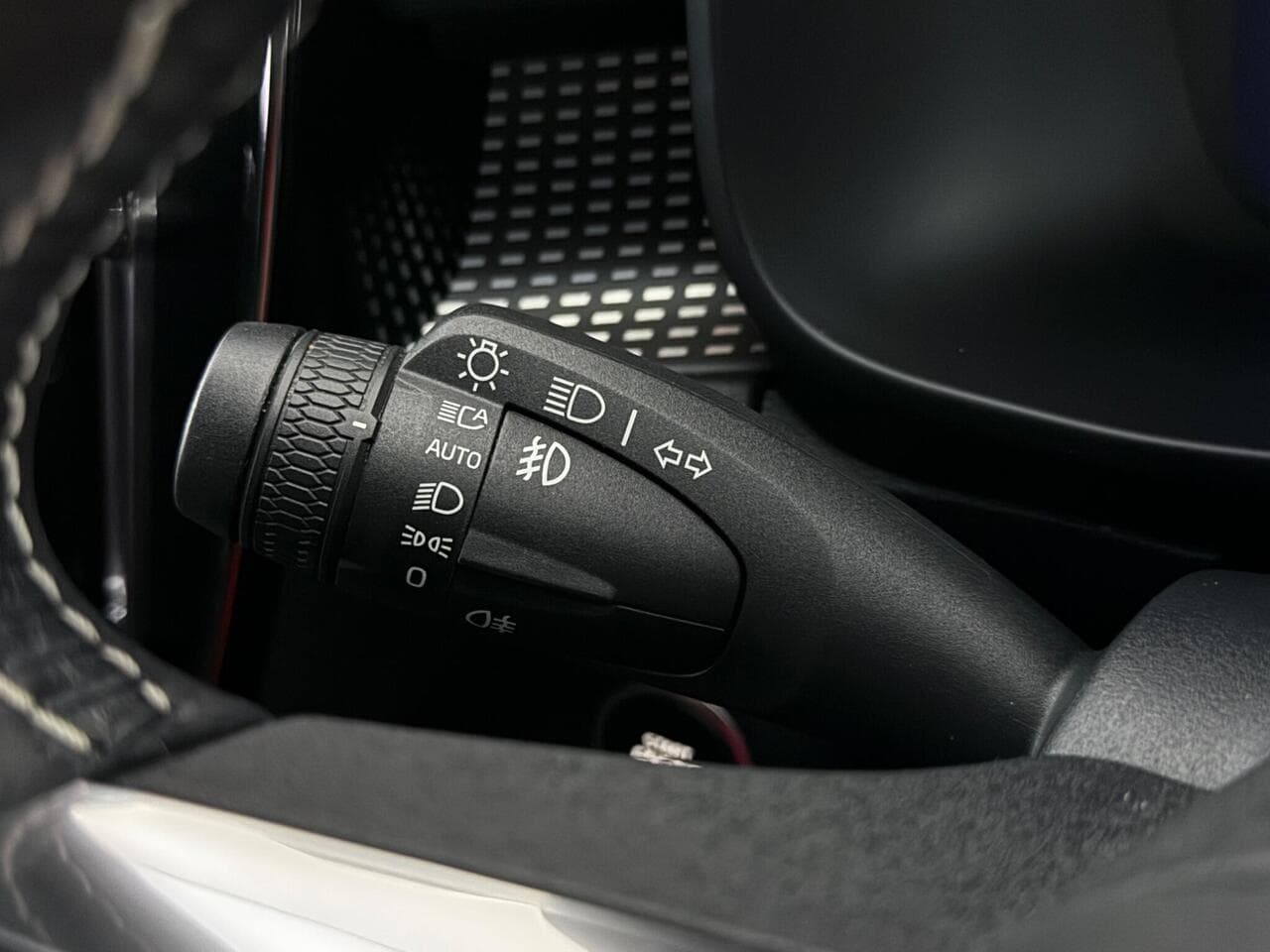 Volvo XC40 thumbnail Misc Controls