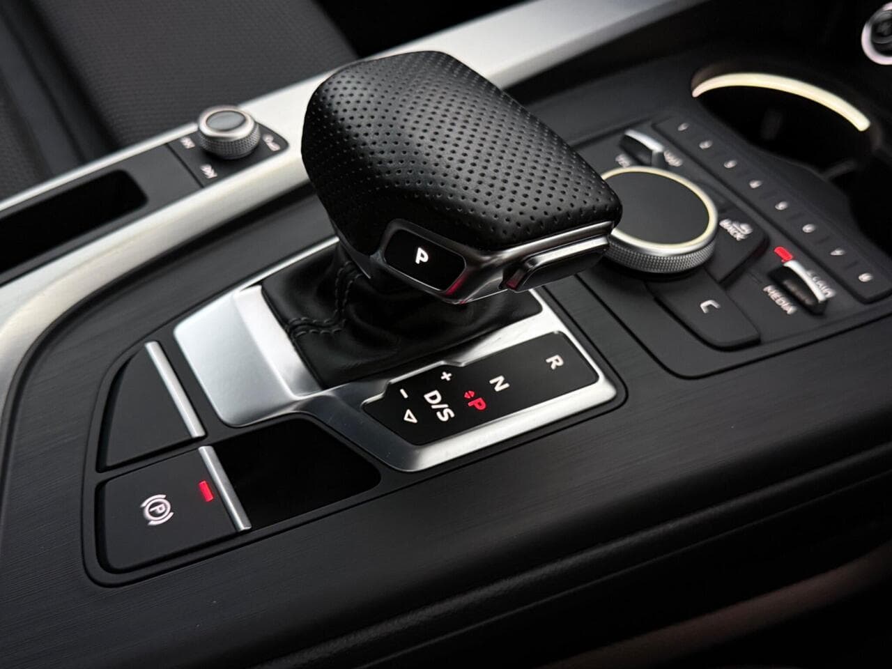 Audi A4 thumbnail Misc Controls