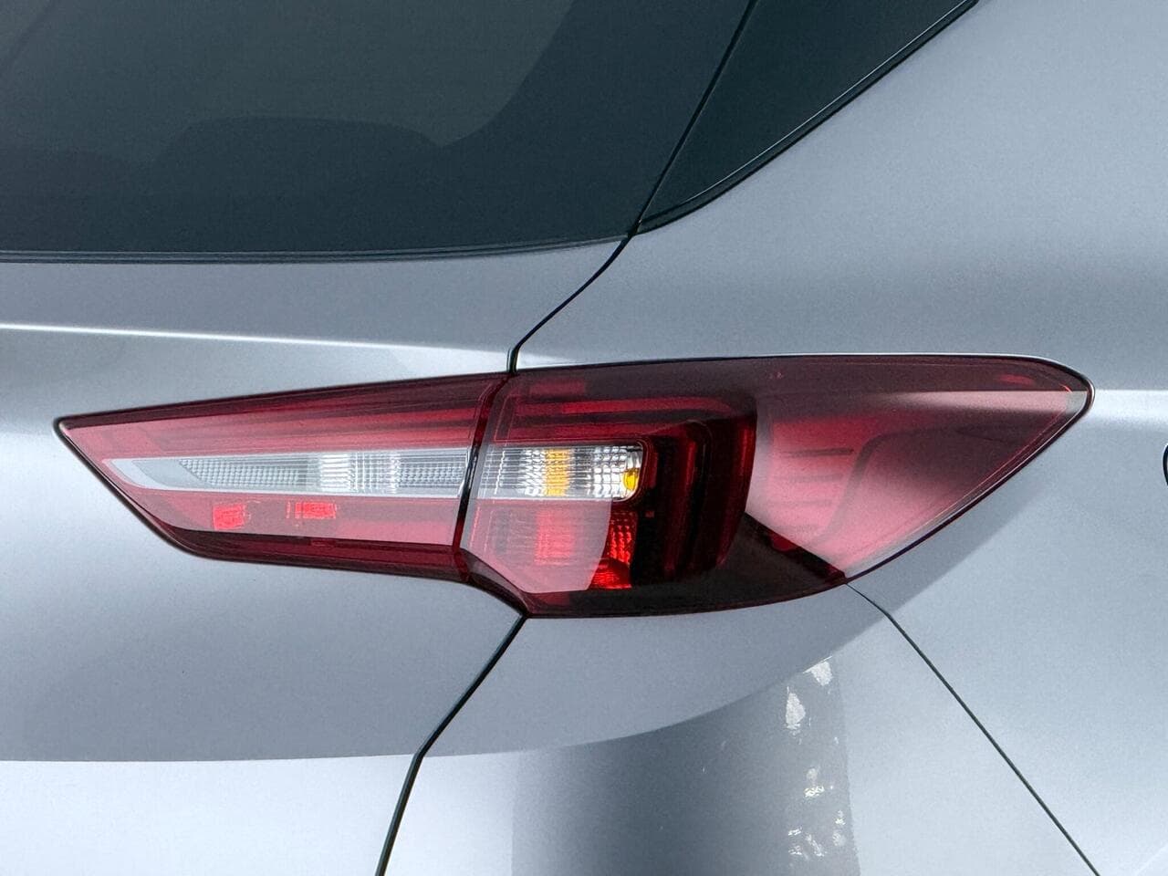 Vauxhall Grandland thumbnail Lights Rear