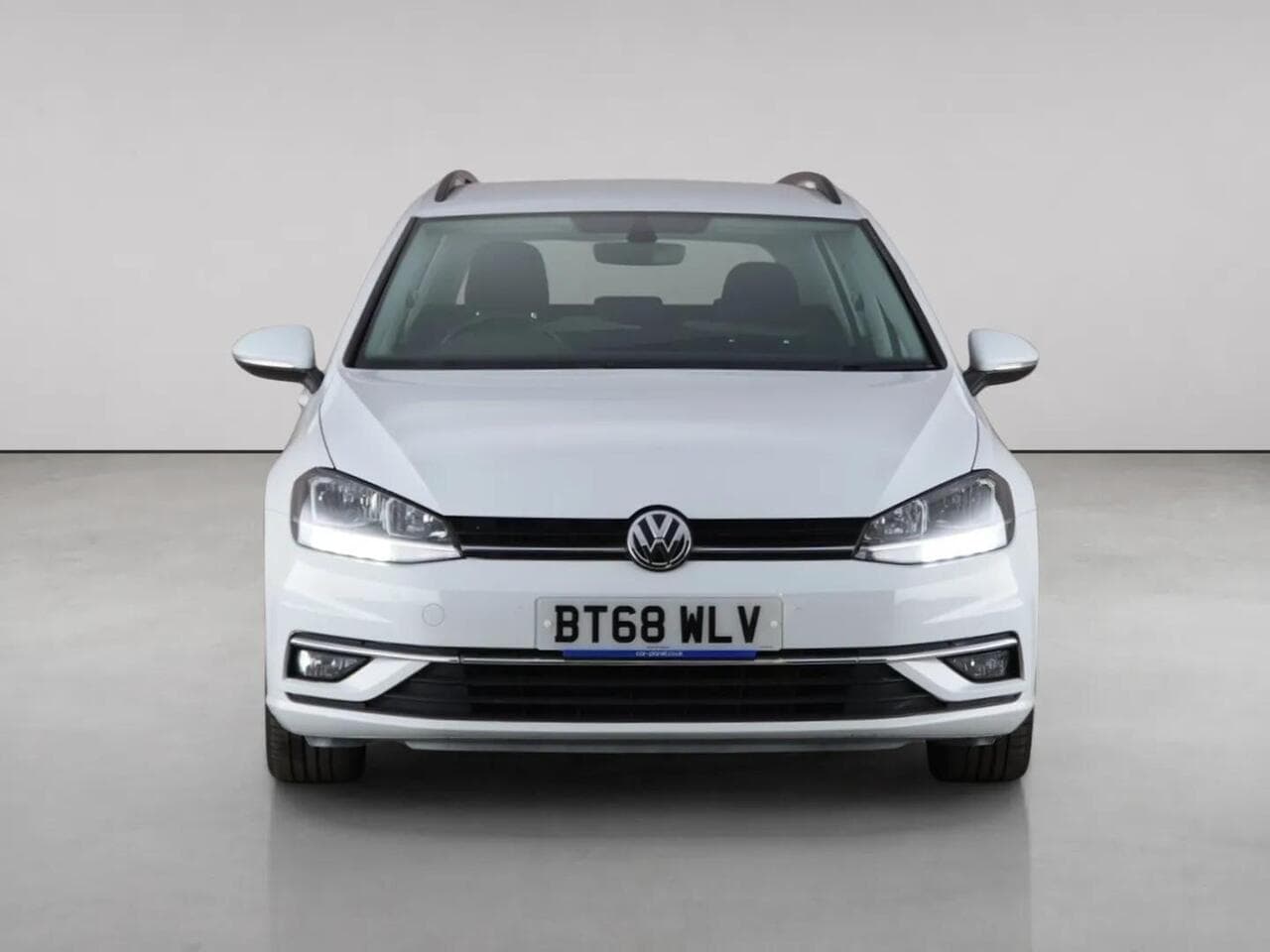 Volkswagen Golf thumbnail Front