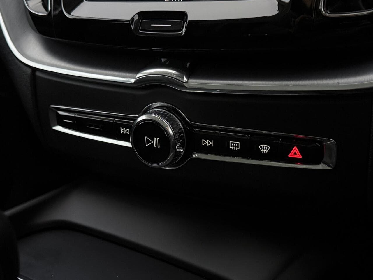 Volvo XC60 thumbnail Misc Controls