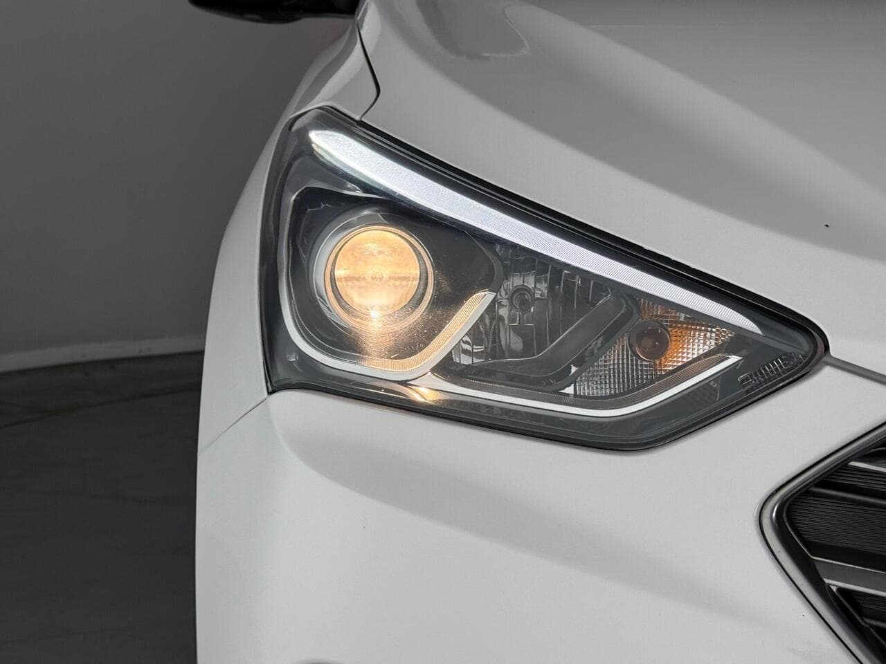 Hyundai Santa Fe thumbnail Lights Front