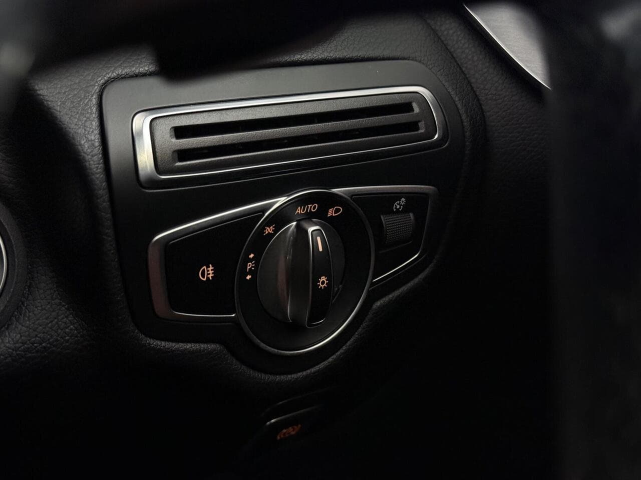Mercedes-Benz C Class thumbnail Misc Controls