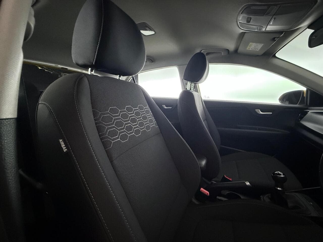 Kia Rio thumbnail Seats Rear