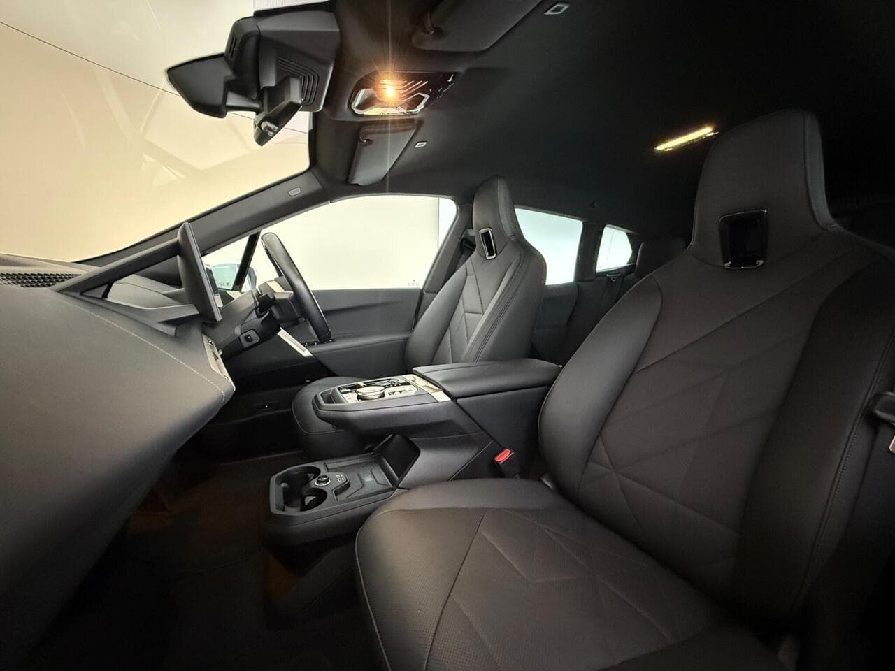 BMW iX thumbnail Seat Front Passenger