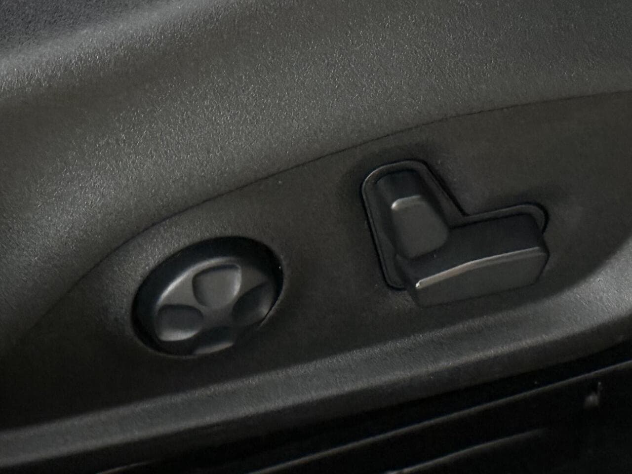 Jeep Renegade thumbnail Misc Controls