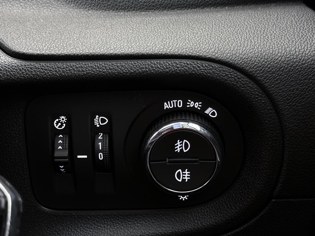 Vauxhall Grandland X thumbnail Misc Controls
