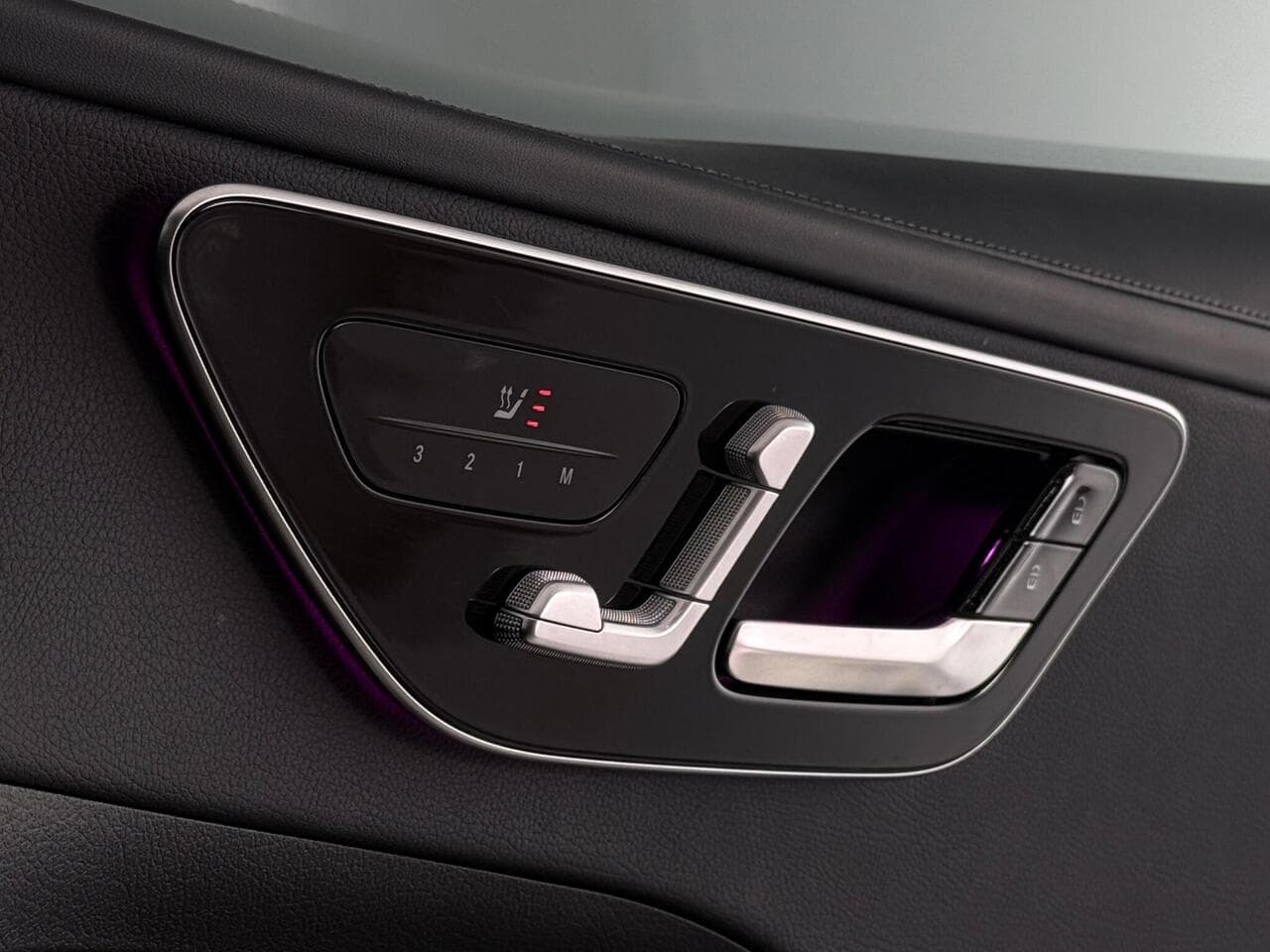 Mercedes-Benz C Class thumbnail Misc Controls