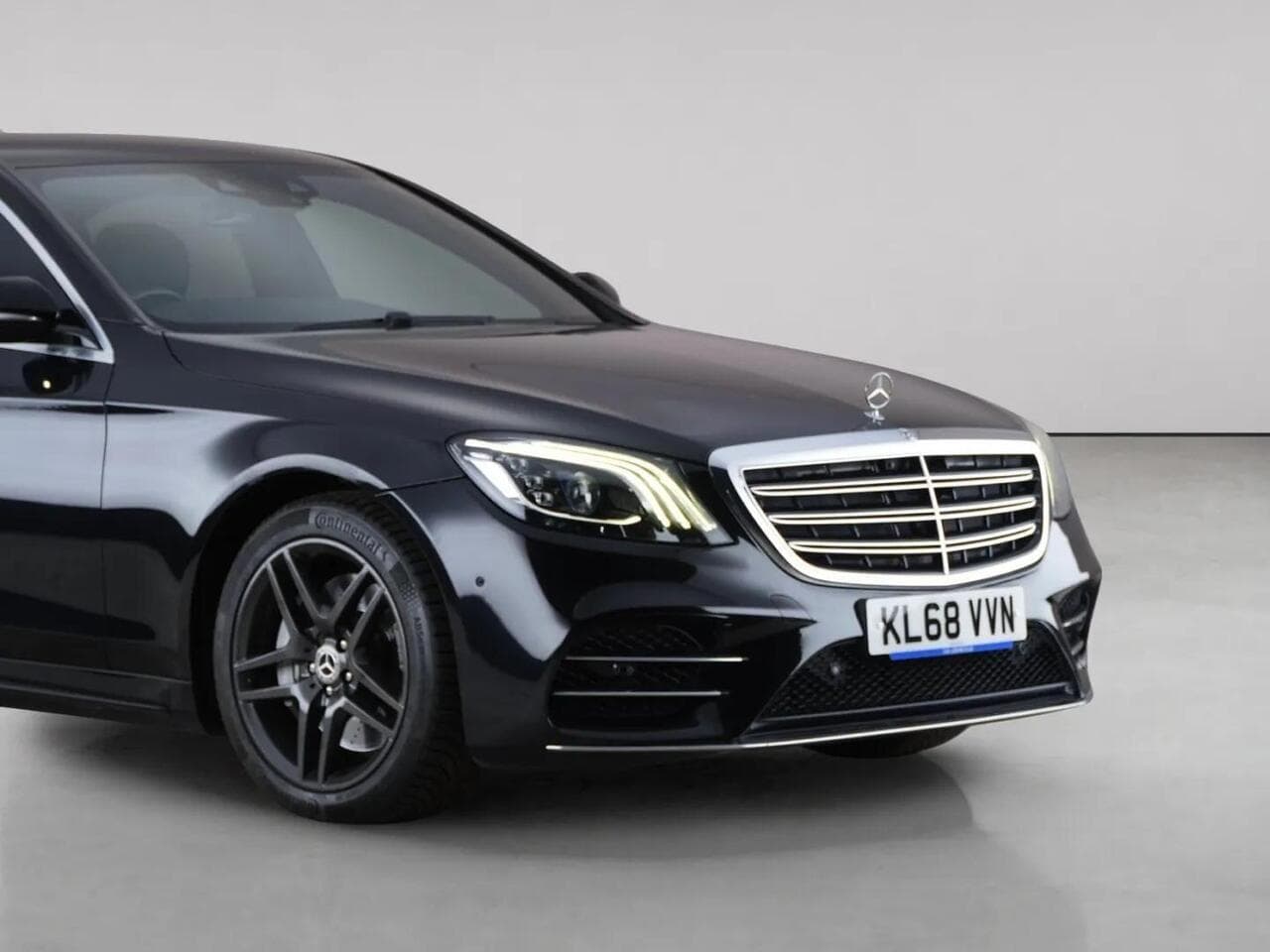 Mercedes-Benz S Class thumbnail Front Right