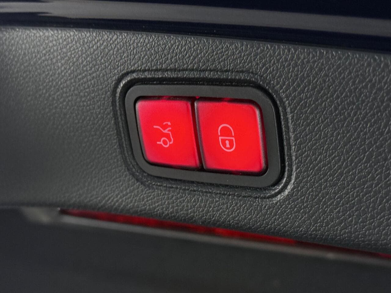 Mercedes-Benz E Class thumbnail Misc Controls