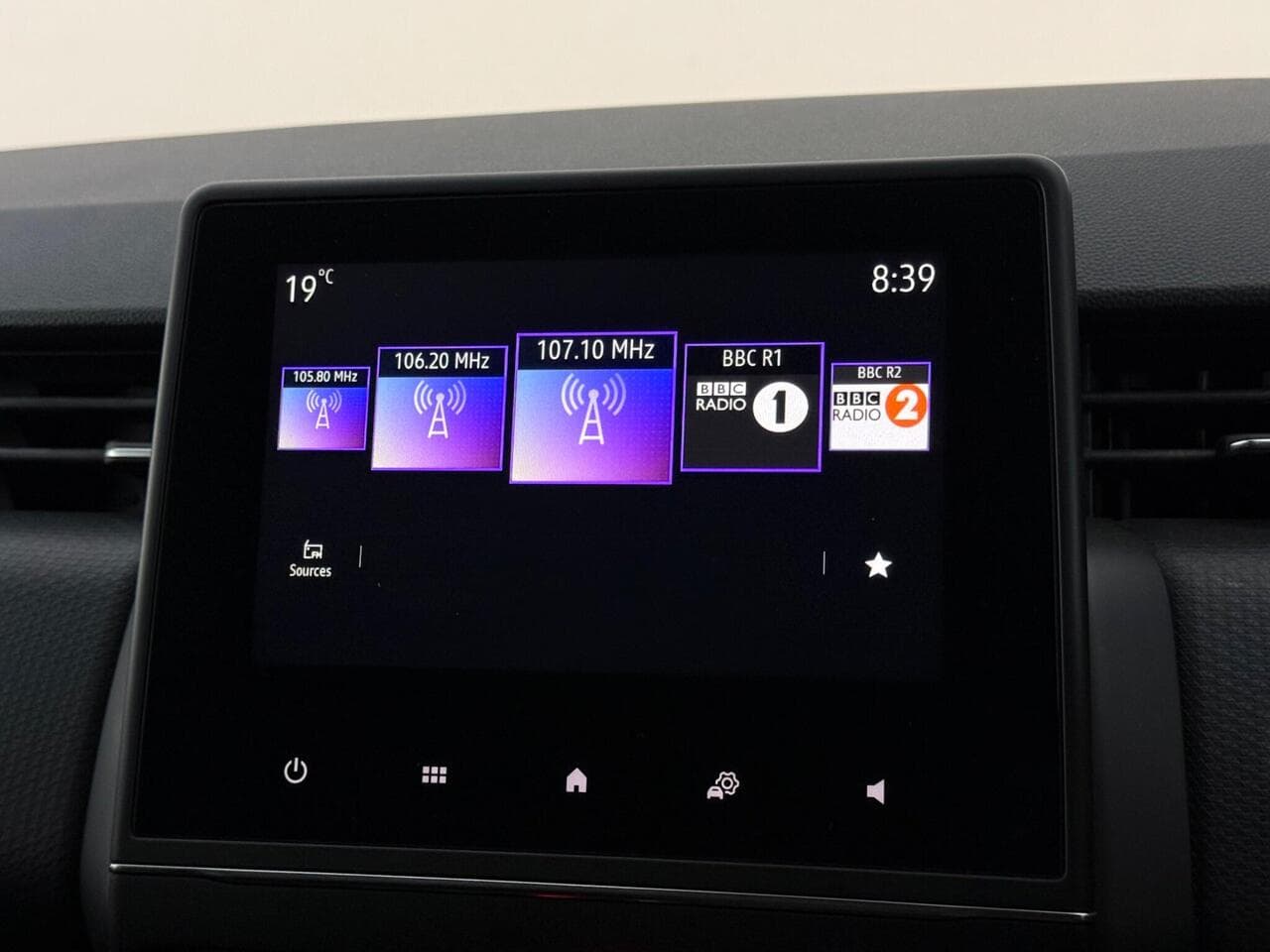 Renault Clio thumbnail Infotainment System