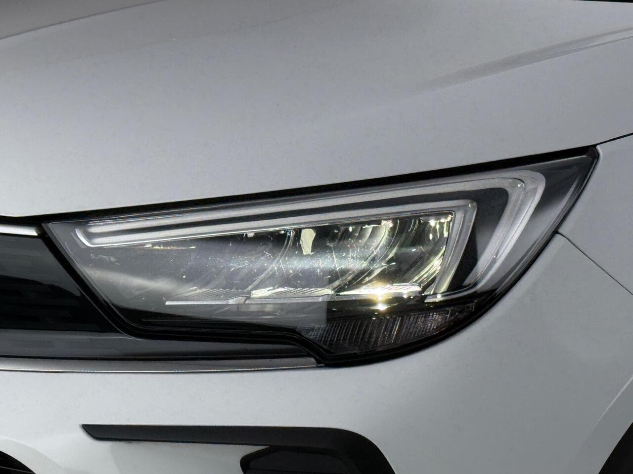 Vauxhall Crossland thumbnail Lights Front