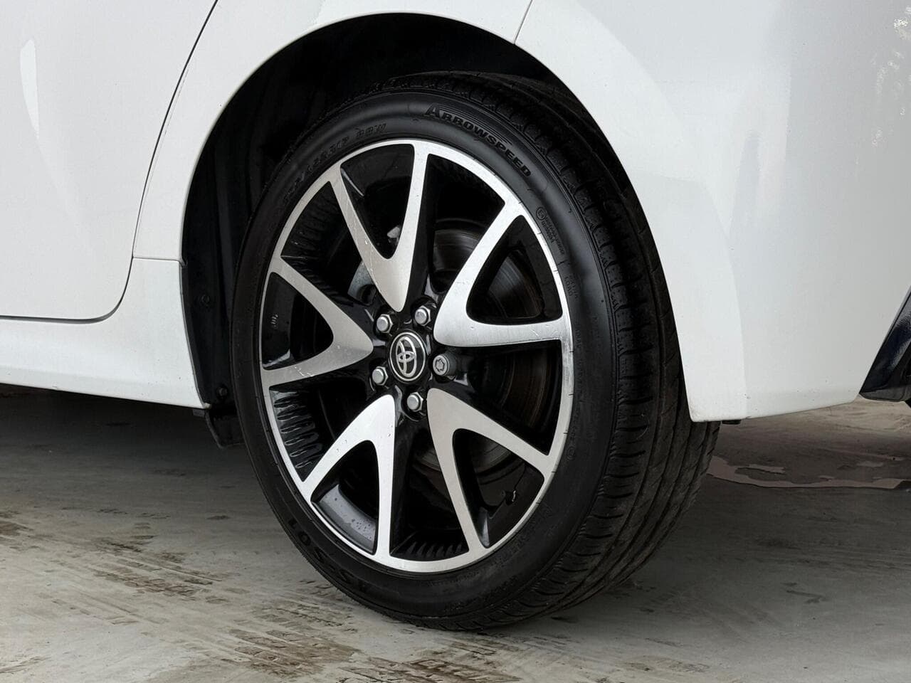 Toyota Yaris thumbnail Wheel