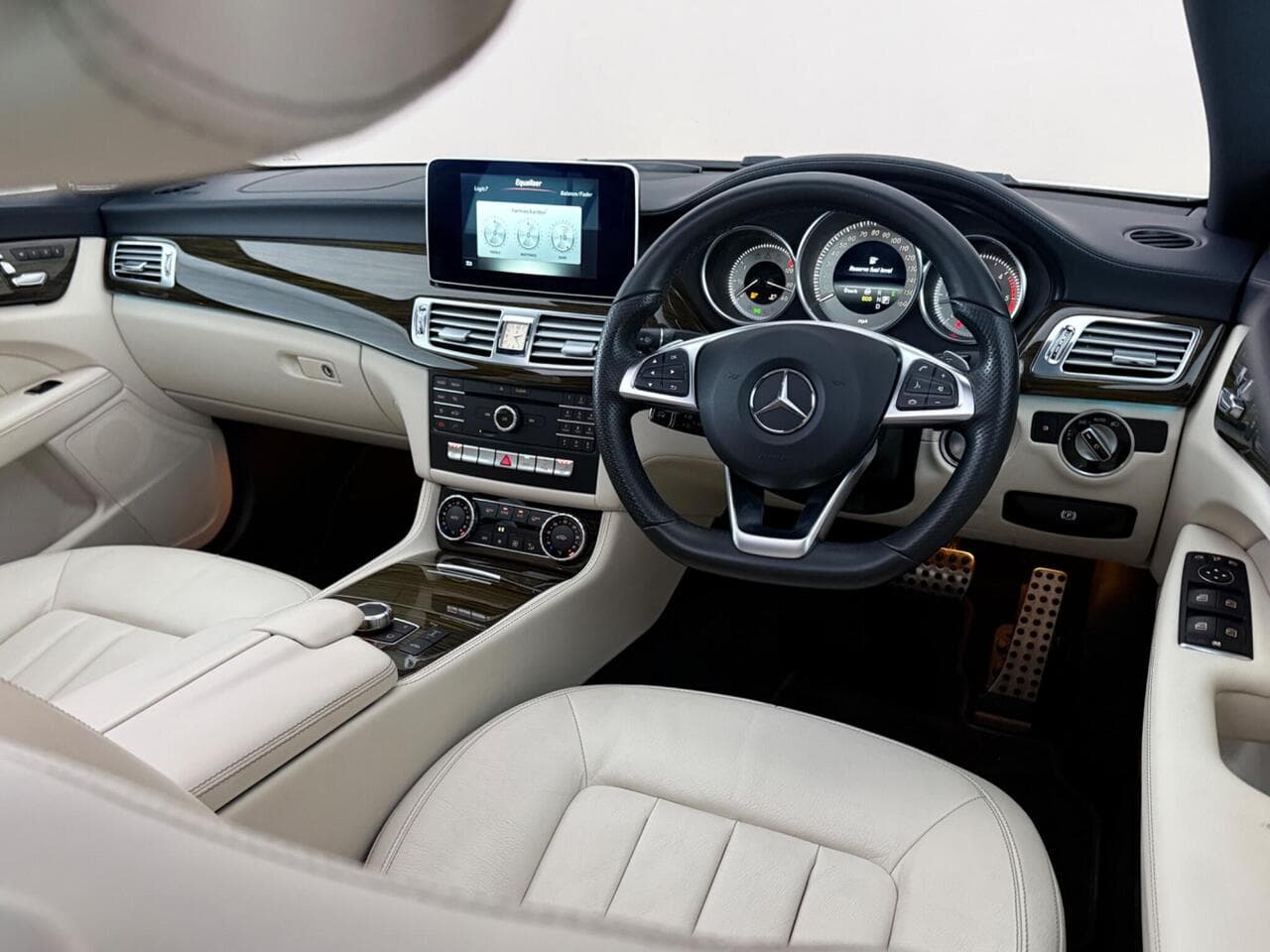 Mercedes-Benz CLS thumbnail Interior Front