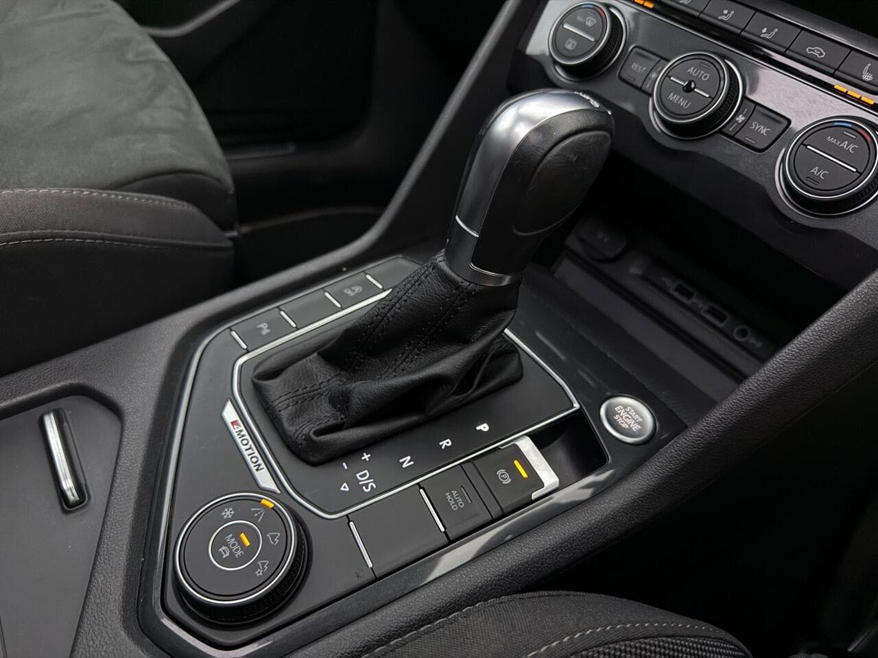 Volkswagen Tiguan Allspace thumbnail Interior Front