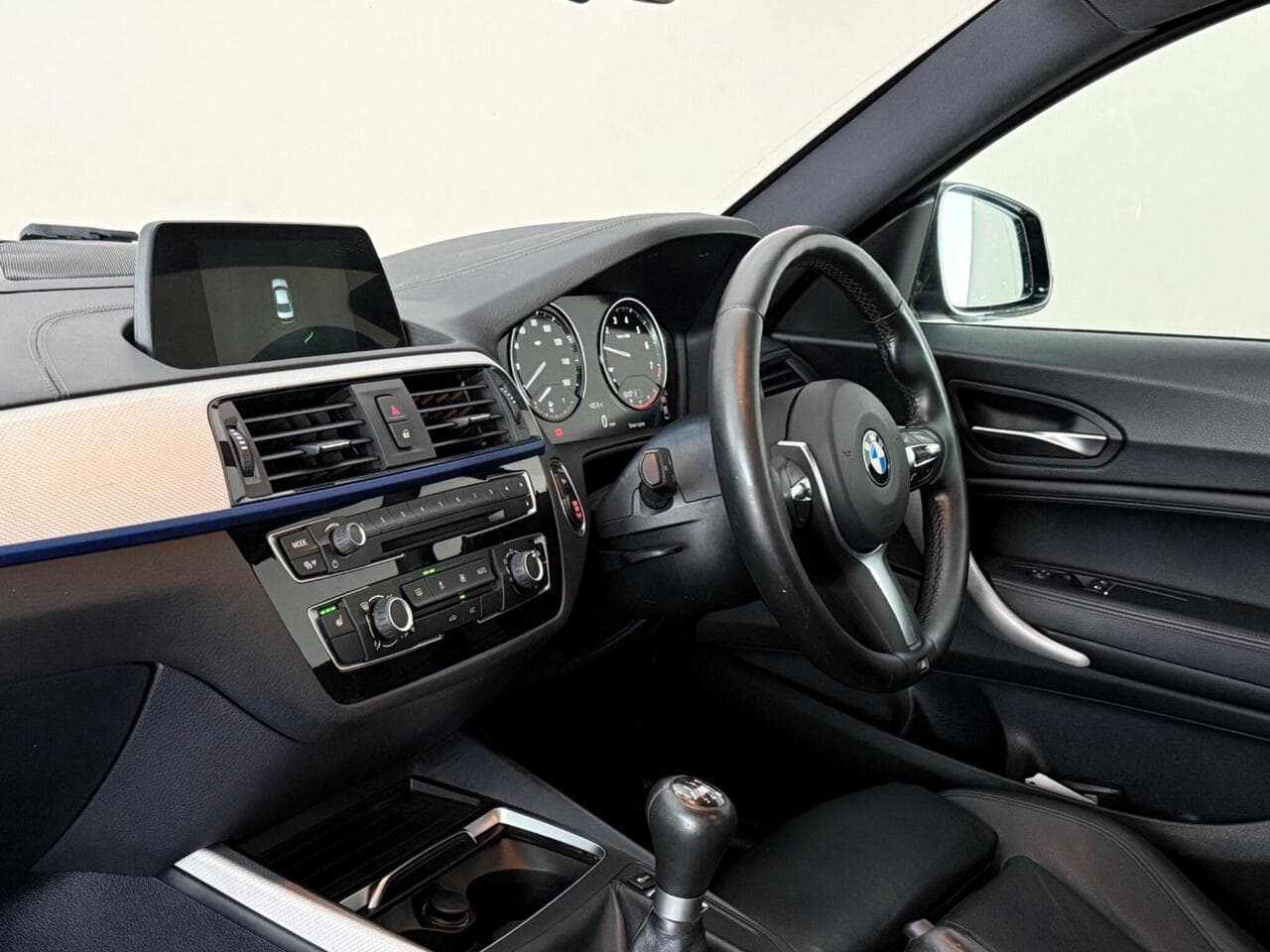 BMW 2 Series thumbnail Interior Front